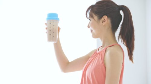 プロテインを飲む